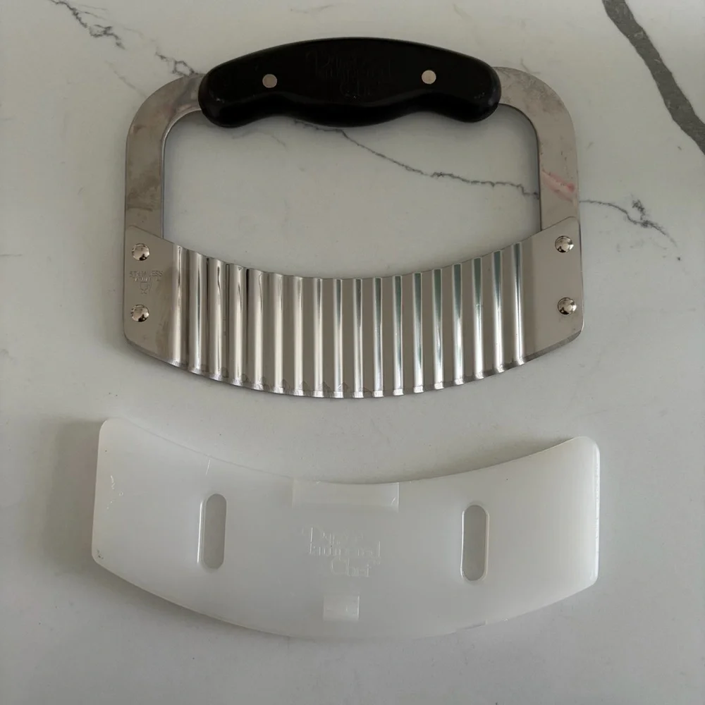 Pampered Chef Crinkle Cutter